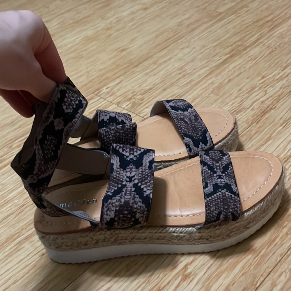 Espadrilles - Picture 2 of 2
